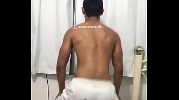 Gato dançando gostoso