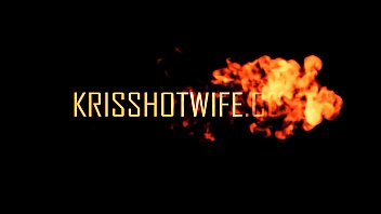 Kriss Hotwife Mostrando a Bunda Grande no Shopping Center