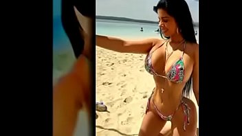 Venezolana culona y tetona y bikini en la playa