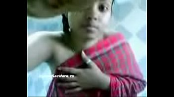 Desi Girl strips her dresses in bathroom (new)