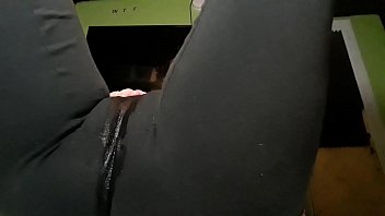 Homemade slut stretching pussy squirts on cam