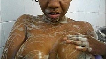 Amazing Ebony Pornstar Jessica Grabbit Gets Wet !!!