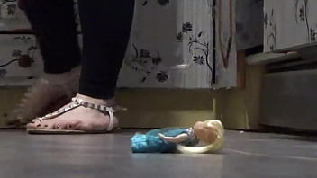 babie  in shoe walk girl