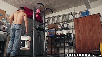 Hot Workers Fuck Condomless In Garage